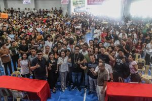 Sen. Ramon "Bong" Revilla Jr. and Gov. Ben Evardone led the distribution of financial assistance to over 2,000 college students from Eastern Samar State University who all received P2,000 each under the Ayuda sa Kapos ang Kita Program (AKAP) of the DSWD on September 19. (Photo courtesy of ESPIO)