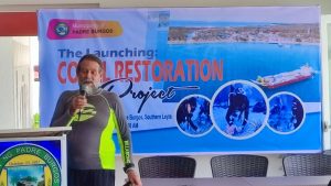 Alan Binnebose, a foreign national who had established residence in the locality, shares some pointers on coral planting to a select audience composed of fisherfolk officials, barangay leaders, and resort owners. (Photo by PIA Southern Leyte)