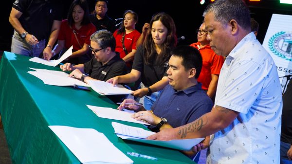 Gov. Xavier Jesus Romualdo signed a memorandum of agreement with Coca-Cola Beverages Philippines, Inc. to strengthen local initiatives on responsible waste handling. (Photo courtesy of PGO)