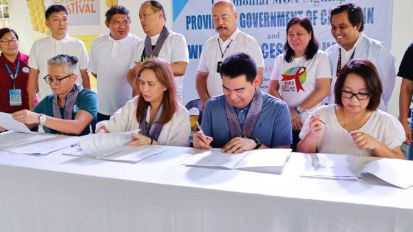 Ang probinsyal nga gobyerno sa Camiguin nanguna sa pagpirma sa usa ka Memorandum of Agreement uban ang Wireless Access for Health, nga nagtukod sa Camiguin Health Information Exchange niadtong Oktubre 21. (Litrato gikan sa PGO)
