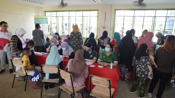Residents of Tagoloan, Lanao del Norte, accessed medical services provided by the Department of Health and the Provincial Health Office during the Bagong Pilipinas Info-Serbisyo Caravan. (Photo: DCC/PIA-10)