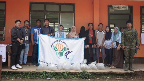 The Bureau of Fisheries and Aquatic Resources distributed 72,000 tilapia fingerlings to the community in Tagoloan, Lanao del Norte, during the Bagong Pilipinas Info-Serbisyo Caravan. (Photo: DCC/PIA-10)