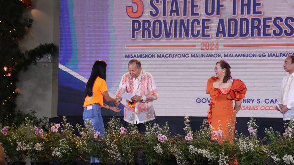 The 3rd State of the Province Address (SOPA) of Misamis Occidental also includes ceremonial payout of beneficiaries from different sectors and handing out of land titles under the Handog Titulo Program. (Photo: IJBD/PIA-10)