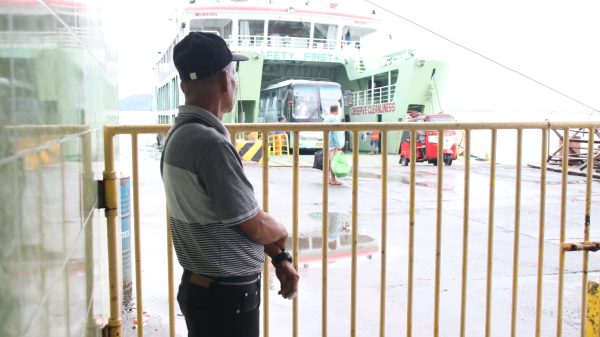 Felipe Peremacio, a farmer and senior citizen from Tubod, Lanao del Norte, awaits his next barge trip to Ozamiz City and looks forward to the opening of the Panguil Bay Bridge. (Photo: ADD/PIA-10/Lanao del Norte)