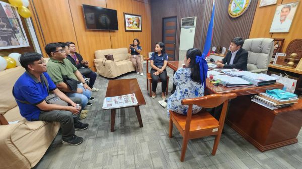 The Philippine Information Agency team met with Maramag Mayor Jose Joel Doromal, who expressed his full support for the nationwide assessment of the information and communication needs of local communities on October 14. (Photo: RTP/PIA-10)