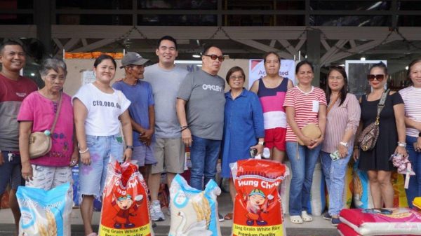 Gov. Xavier Jesus Romualdo, accompanied by Rep. Jurdin Jesus Romualdo, visited several participating retailers to witness the rollout of the Ayuda Para sa Kapos ang Kita Program Rice initiative on December 14. (Photo courtesy of LGU Camiguin)