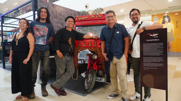 (From left) Cagayan de Oro artists Michelle Lua, Jake Vamenta, Nic Aca, Oscar Floirendo, and Michael Bacol show one of the city’s historical and cultural icons, the motorela (a contraction of the words “motor” and "carretela"), which was designed, created, and patented by Rafael Floirendo. (Photo: SAYU/PIA-10)
