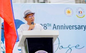 Narrating Rizal's road to martyrdom, City Historical and Cultural Commission Chairperson Nicolas Aca, Jr. commemorated Rizal in a short speech during Cagayan de Oro City’s 128th anniversary of Dr. Jose P. Rizal's martyrdom at the Rizal Monument, Plaza Divisoria, on December 30. (Photo: SAYU/PIA-10)